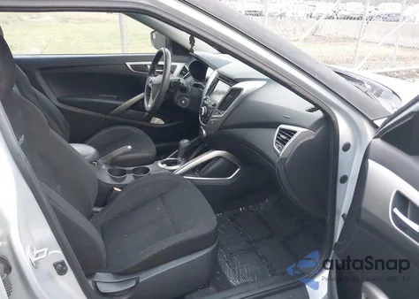 2015 Hyundai Veloster z USA, uszkodzony, nr VIN KMHTC6AD4FU224247